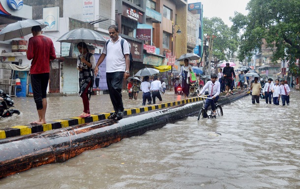 В Индии из-за проливных дождей погибли почти 30 человек
