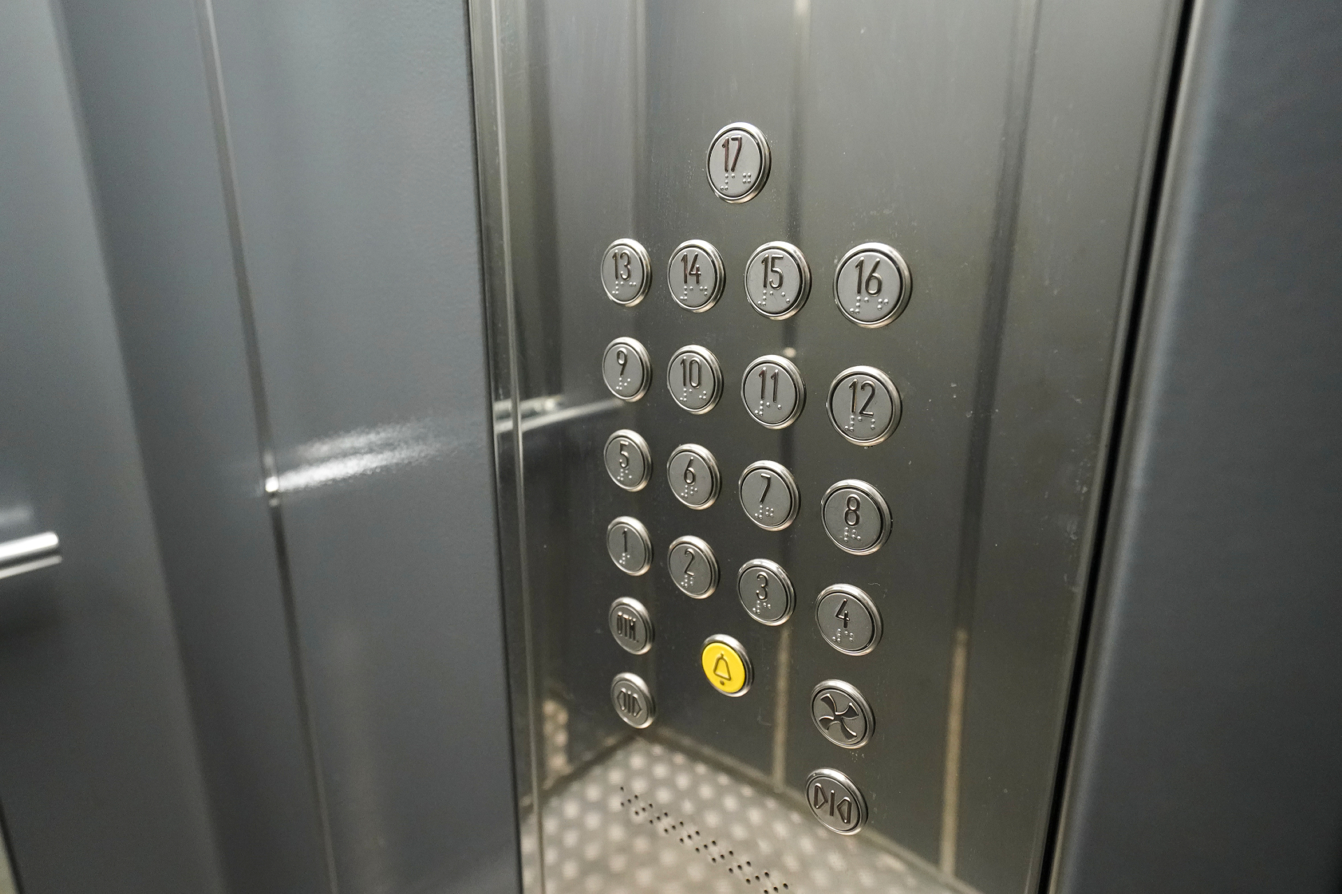 В Узбекистане усилят контроль за безопасностью лифтов — законопроект
