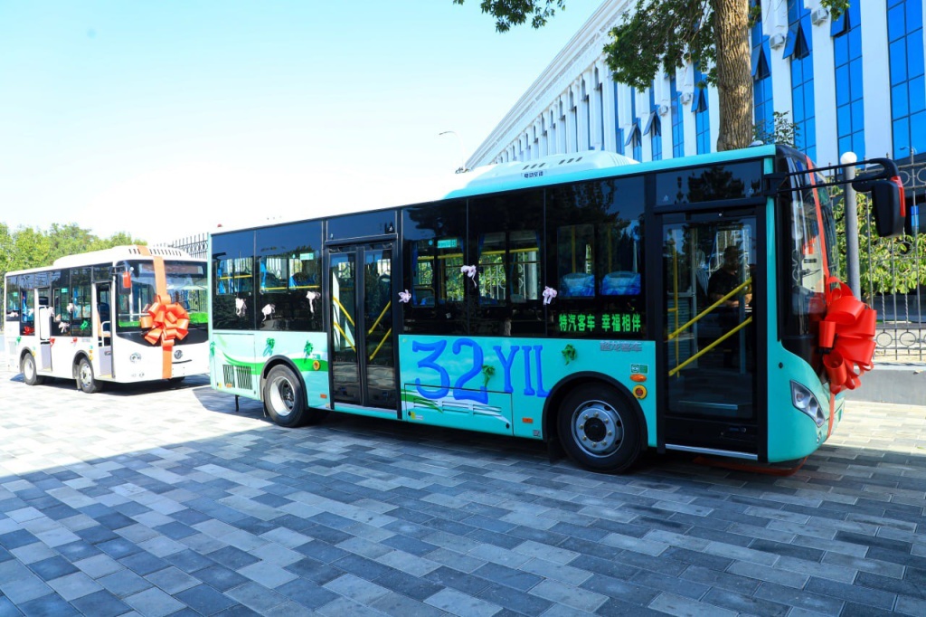 В Фергане планируют запустить сборку китайских автобусов Dongfeng