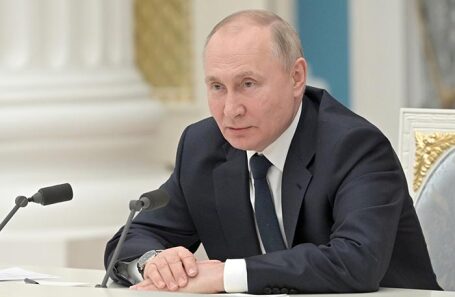 ИИ не способен заменить учителей, — Путин