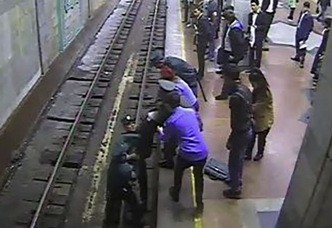 В Ташкентском метро 18-летняя девушка прыгнула под поезд | Новости  Узбекистана