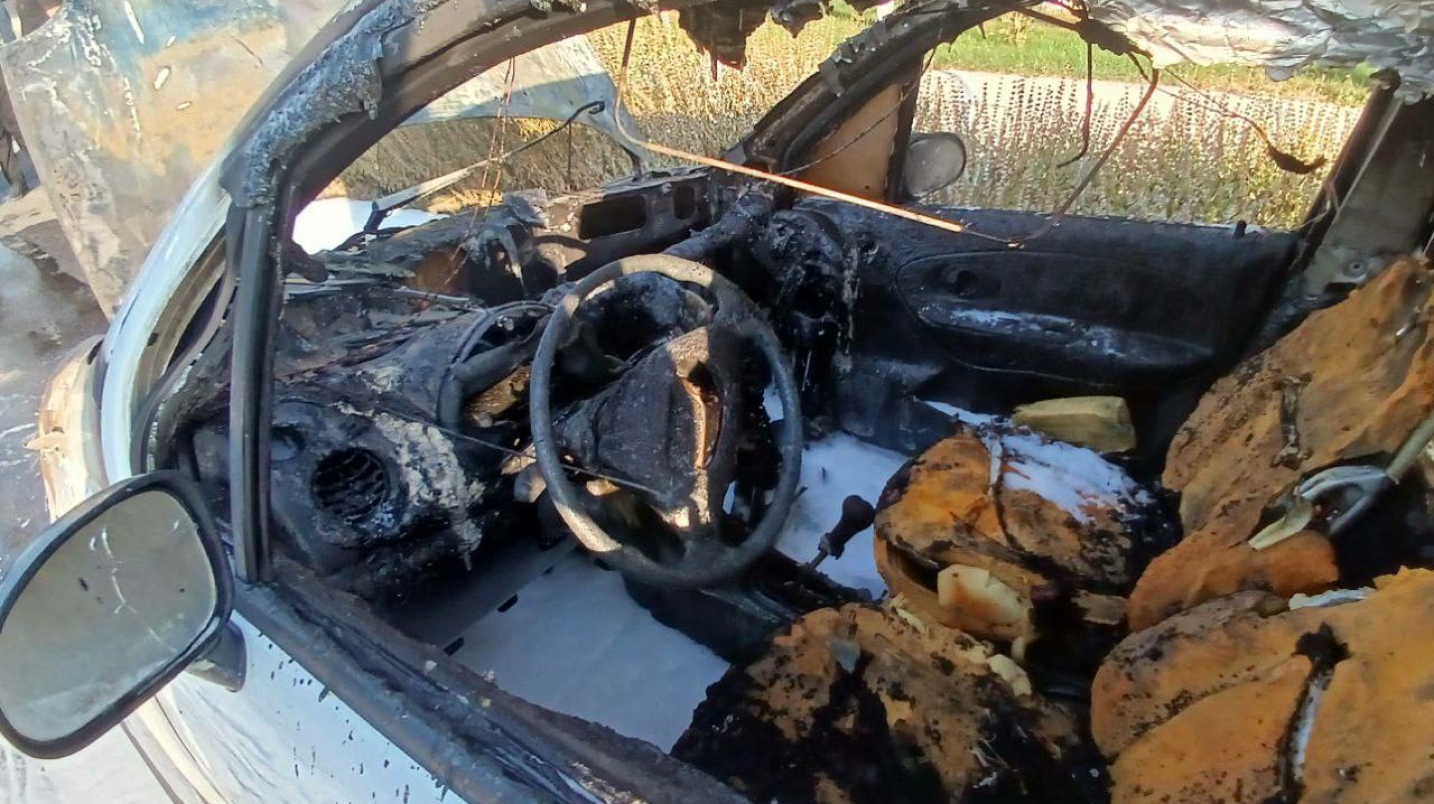 В Андижане сгорел автомобиль Matiz