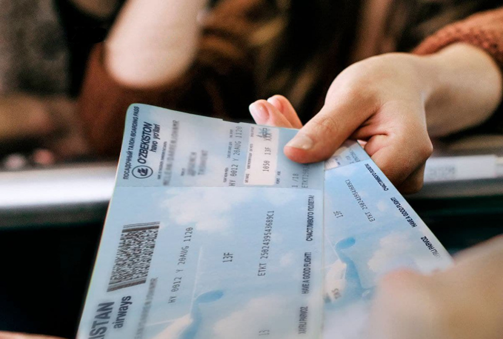 Узбекистан можно открыть. Настоящий билет. Фальшивые билеты. Фальшивый билет на самолет в Узбекистан.