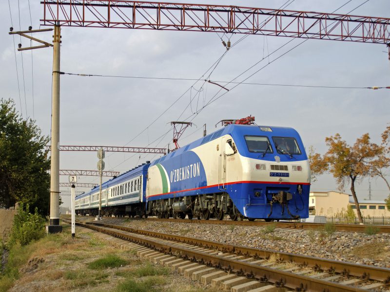Движение поездов по маршруту Ташкент-Ангрен приостановили на три дня