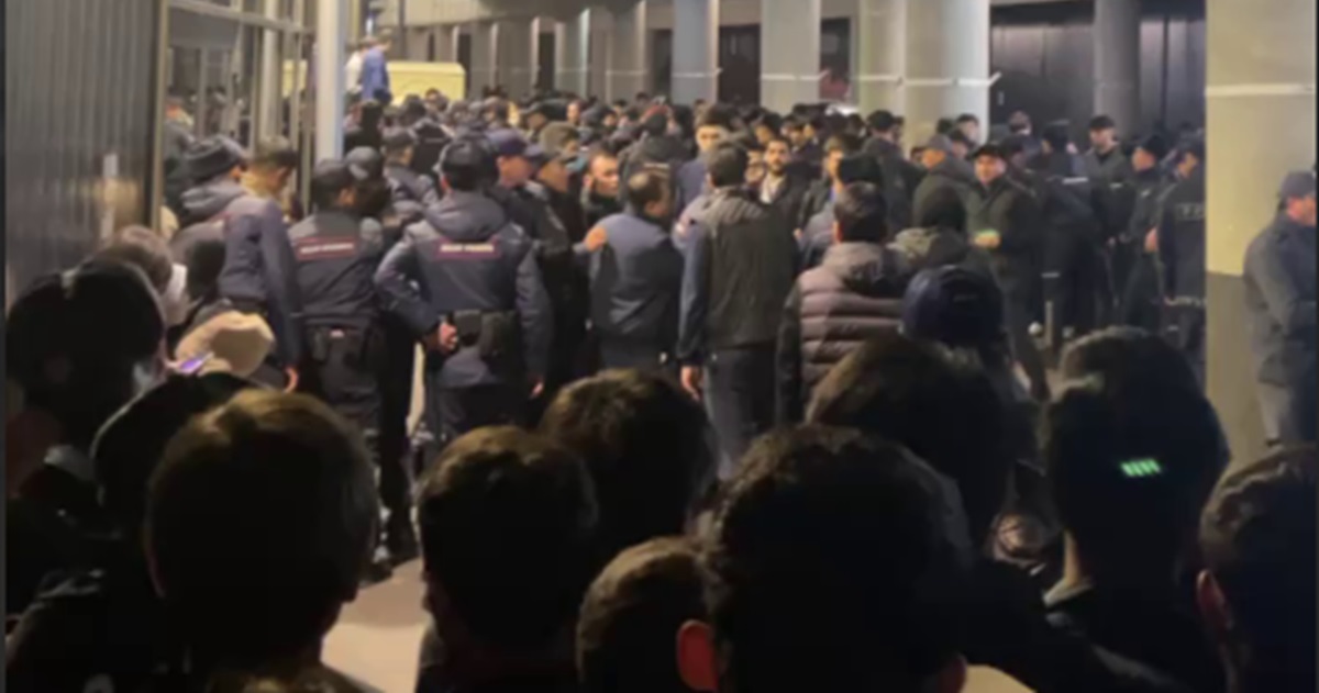 СМИ: Узбекские спецслужбы громят «мафию» после беспорядков на концерте Jah Khalib