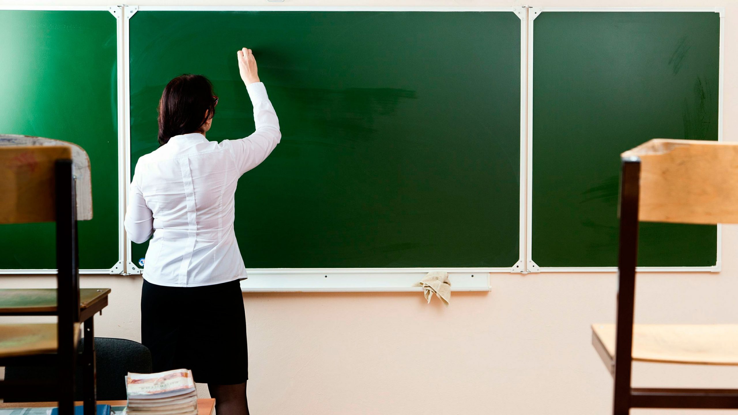 В Узбекистане запретили привлекать педагогов к непрофильной работе