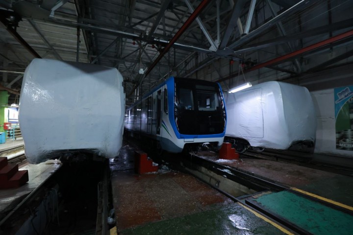 Из России в Ташкент прибыли новые подвижные составы метро