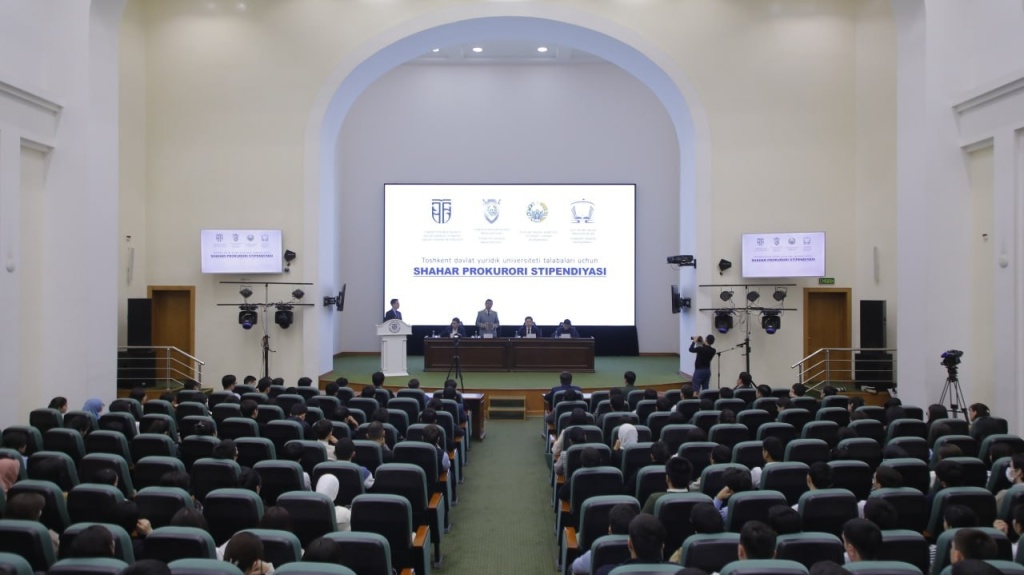 Студентам юридического университета ввели стипендию прокурора Ташкента