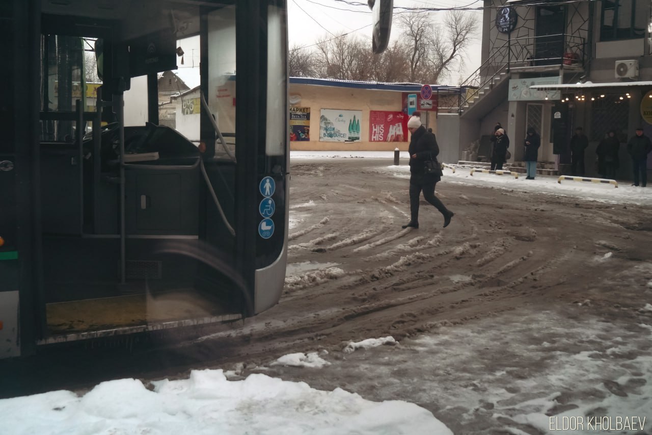 Из-за снега в столице автобусы придется ждать дольше