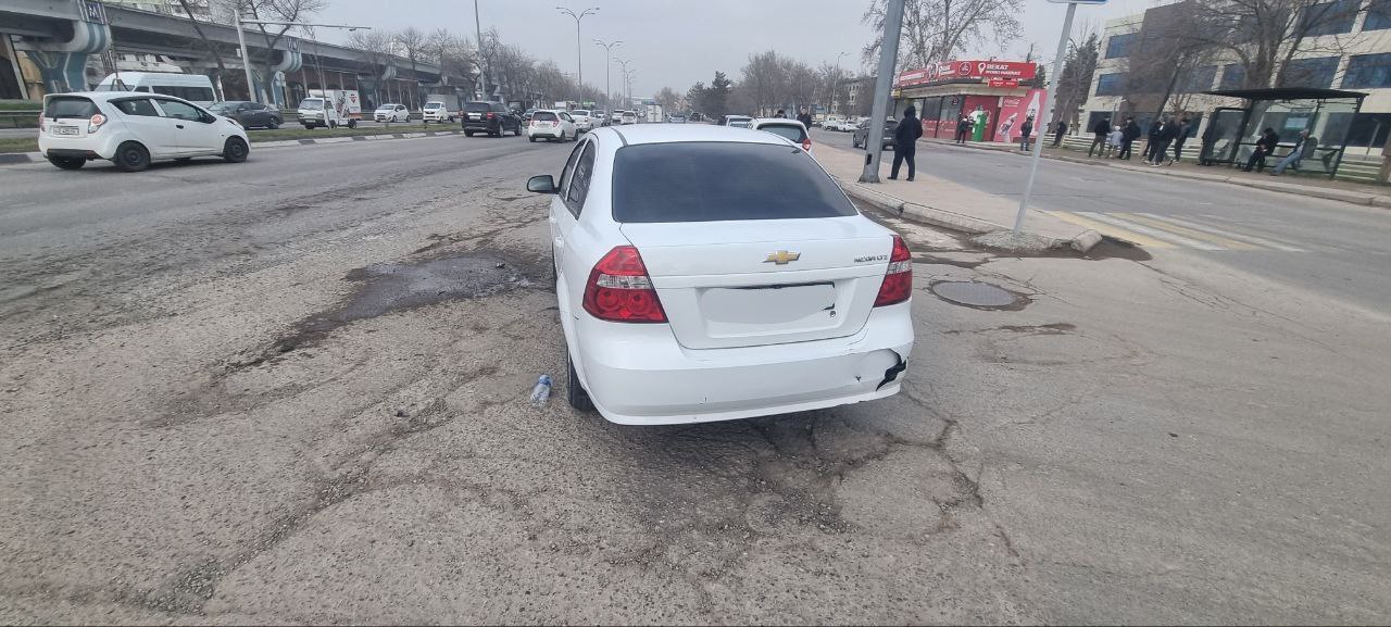 В Ташкенте водитель Nexia сбил двух пешеходов