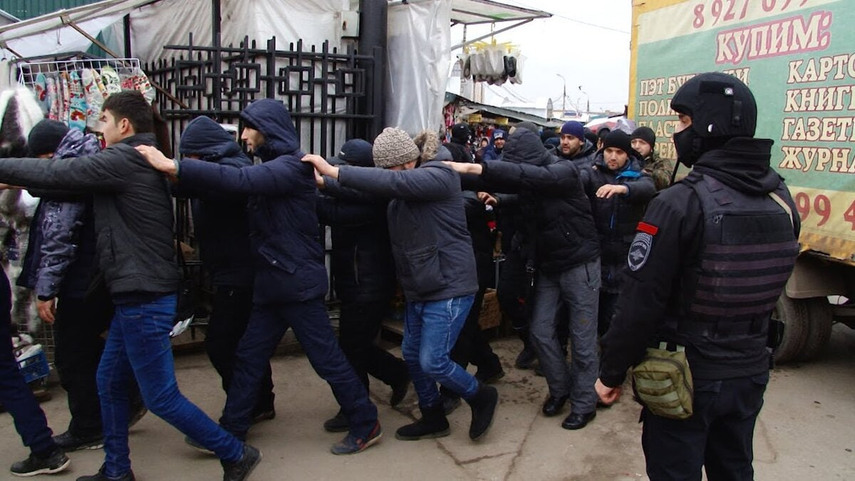 «Россия — для русских»: После теракта в «Крокусе» мигранты начали массово сталкиваться с расизмом