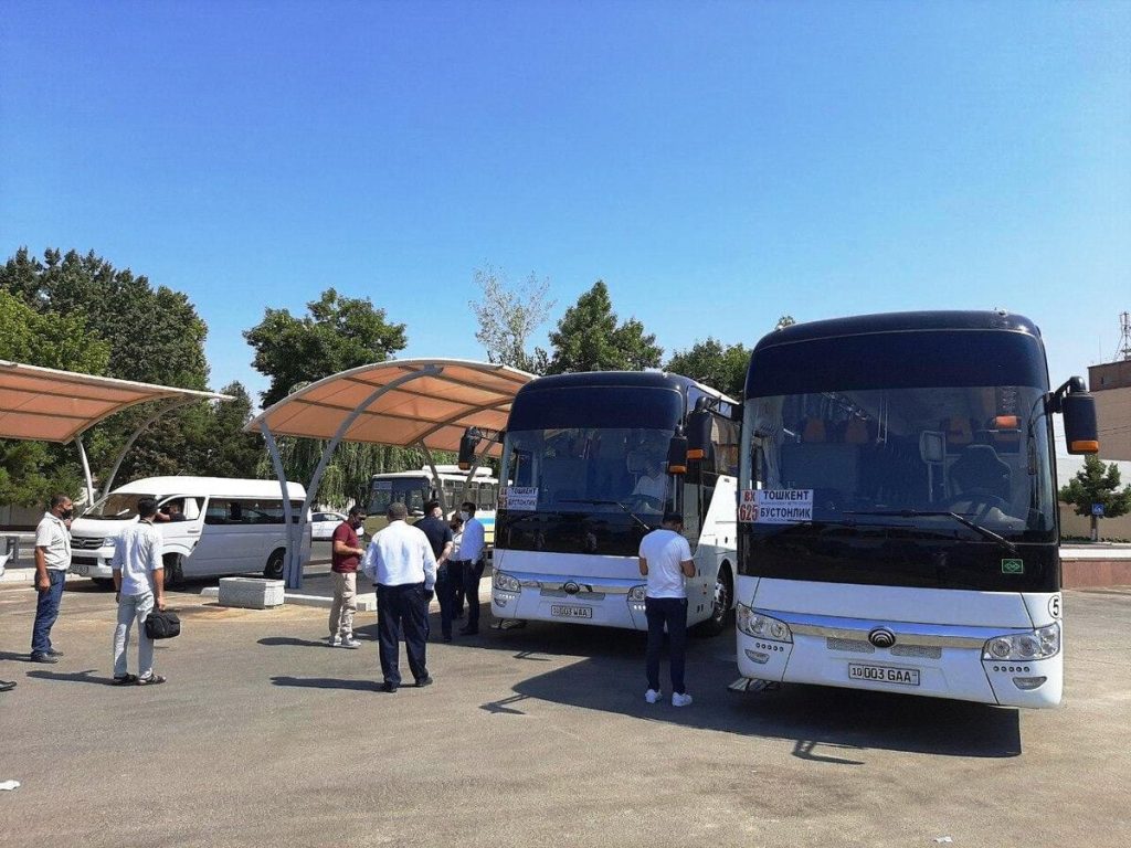 В Ташкенте мужчина, раздевший спящую женщину в автобусе и схвативший её за грудь, приговорён к 15 суткам