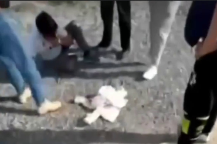 В Карши толпа местных жителей похитили парня и устроили самосуд