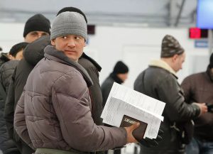 Узбекистанцам запретили работать еще в одной области России