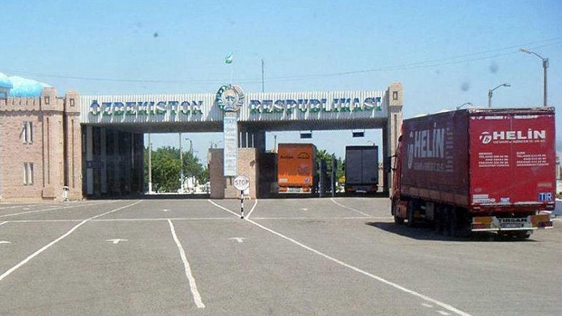 Таджикские грузоперевозчики получат право въезжать на территорию Узбекистана без «дозвола»