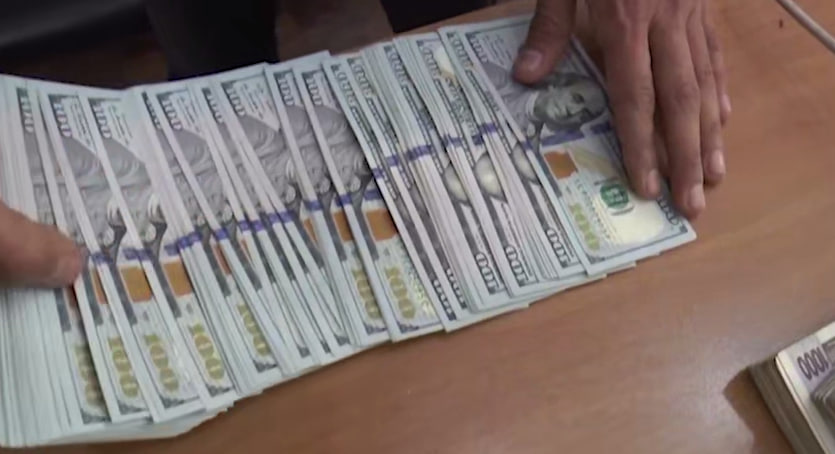 СГБ пресекла несколько попыток продажи фальшивых долларов в Узбекистане — видео