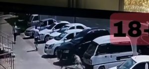 В Ургенче подросток выпал с 5-го этажа многоквартирного дома