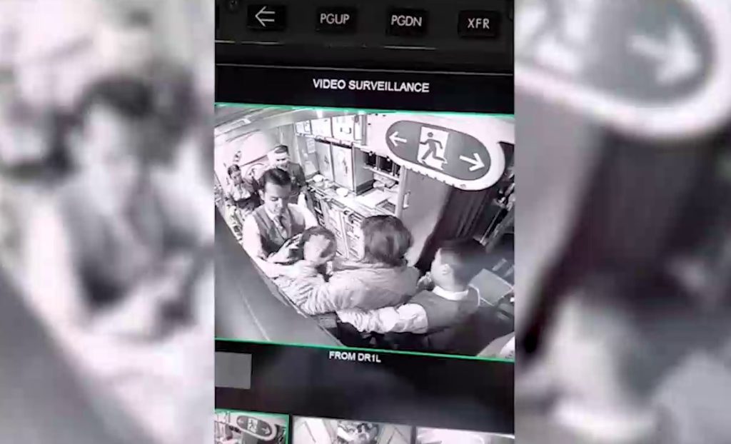 В Дубае пассажир из Узбекистана дебоширила на борту авиалайнера и устроила потасовку