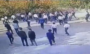В Сурхандарье подростки избили двоих парней возле школы