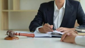 «Зачем свидетелю нужен адвокат?» — рассказываем, в каких случаях он понадобится