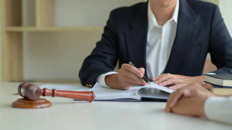 «Зачем свидетелю нужен адвокат?» — рассказываем, в каких случаях он понадобится