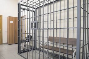 В Ташкенте мужчина, ударивший девушку за отказ познакомиться, приговорён к 2,5 годам лишения свободы