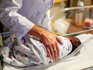 В Самарканде школьница забеременела от несовершеннолетнего и родила ребенка