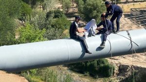 В Самарканде мать четырех детей пыталась броситься в канал из-за ревности