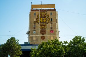 Загадка мозаичных панно: Открытие и величие искусства на жилых домах