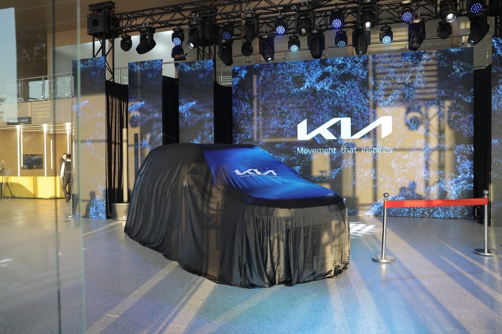 Kia представляет в Узбекистане новый кроссвэн Carens