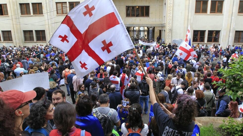 Грузия парламенти президентнинг «хорижий агентлар» тўғрисидаги қонунга вето қўйишини рад этди