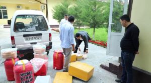 СЭС призывал узбекистанцев не покупать мороженое на обочине дороги