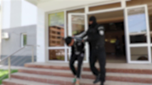 В Джизаке сотрудники ночных клубов разгромили ресторан конкурента