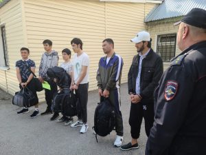 Нелегальным мигрантам в России хотят запретить вступать в брак, а также переводить деньги