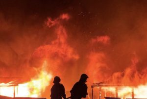 «Чорсу» бозорида тунги ёнғин оқибатида савдо пештахталарининг бир қисми ёниб кетди