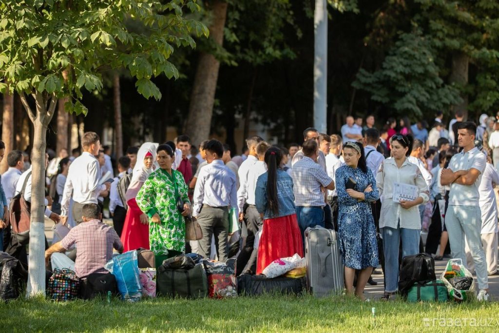 Тошкентга келган талабалар: бегона шаҳарда улар қандай муаммоларга дуч келмоқда?