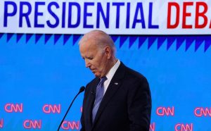 «Мен ёш эмасман ва равон гапира олмайман» — Байден Трамп билан дебатдан кейинги мағлубиятга изоҳ берди