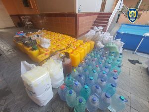 В Самарканде в одном из домов обнаружили подпольный цех по производству алкогольной продукции