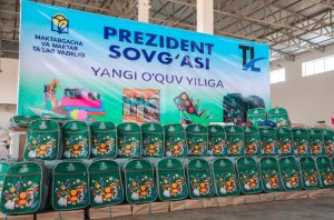 700 мингдан ортиқ биринчи синф ўқувчиларига президент совғалари топширилади