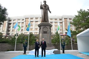 Остона шаҳрида Алишер Навоий ҳайкали тантанали равишда очилди