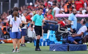 Футбол бўйича Олимпиада ярим финалида ўзбекистонлик ҳакам жароҳат олди — видео