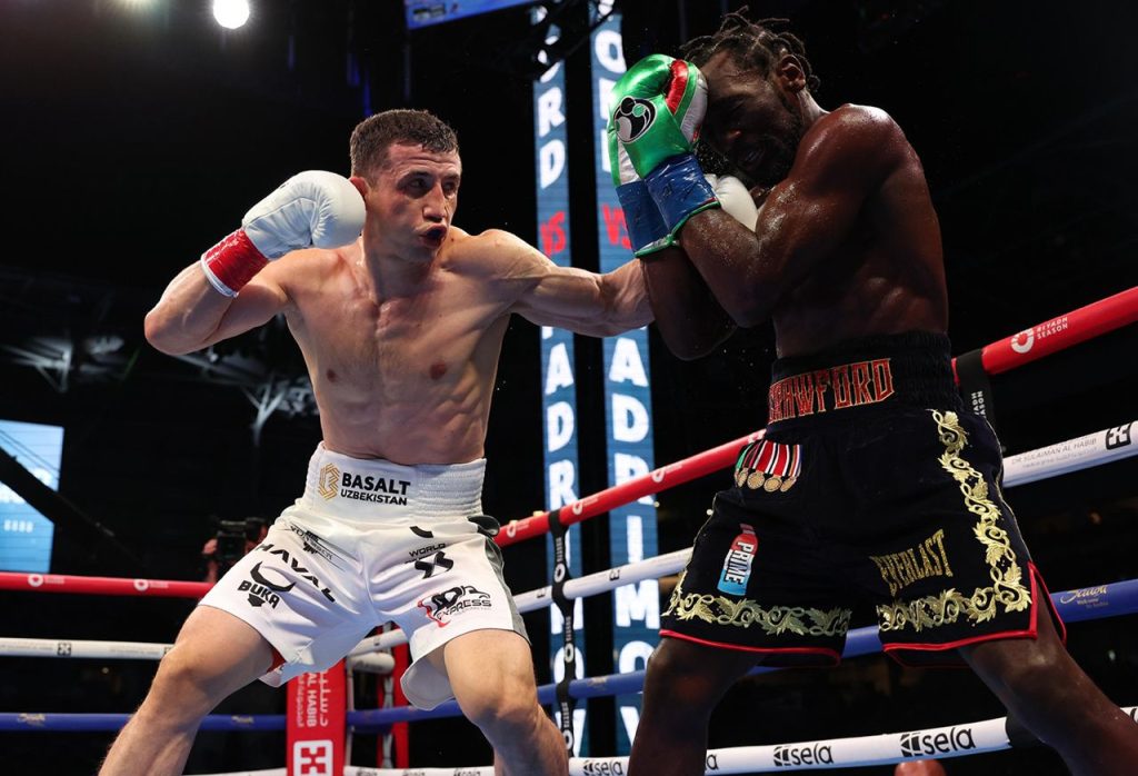 Исраил Мадримов проиграл Теренсу Кроуфорду в бою за два чемпионских пояса