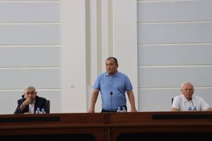В соцсетях распространилась запись, как хоким Кошрабатского района Самаркандской области оскорбляет подчиненных