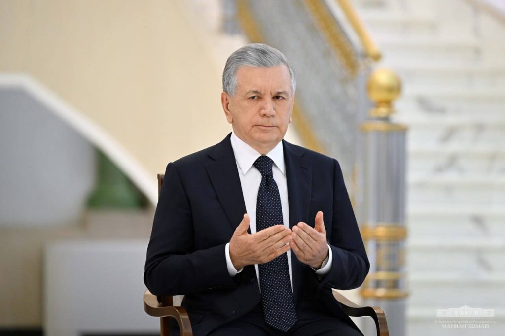 Мирзиёев Ўзбекистоннинг биринчи президенти хотирасига ҳурмат бажо келтирди