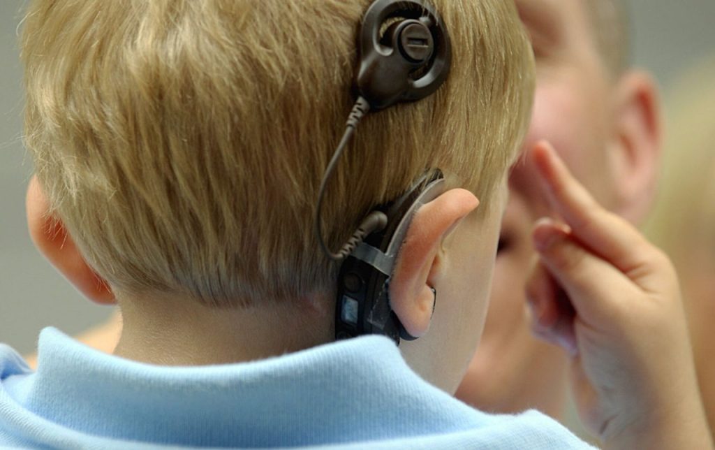 Ўзбекистонда эшитиш қобилиятида нуқсони бўлган одамлар мулоқот қилишда сезиларли қийинчиликларга дуч келишади