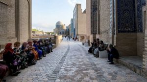 Ўзбекистонда кексалар учун темир йўл ва ҳаво рейсларига бир қатор чегирмалар жорий этилди