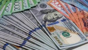 Курс доллара немного повысился в цене