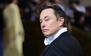 Илон Маск яна дунёдаги энг бой инсонлар рўйхатида етакчилик қилмоқда