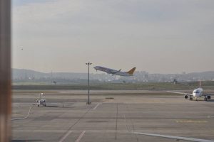 Дронлар ҳужуми сабабли Ўзбекистондан келган самолётлар Москвага қўна олмади