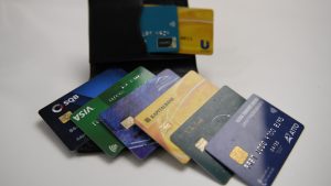 МБ бир кишига тўғри келадиган банк карталари сонини чекламоқчи